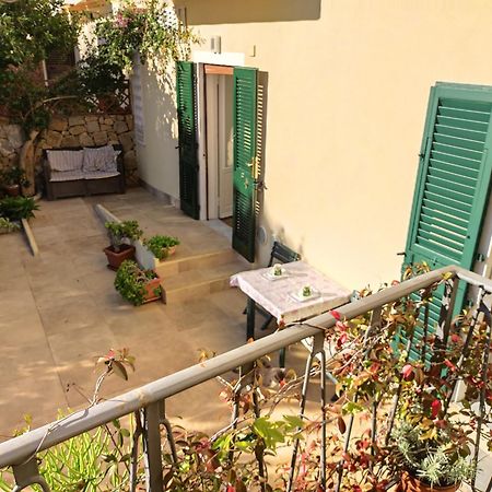 Il Giardino Di Tatiana Rooms & Breakfast La Maddalena  Exterior foto