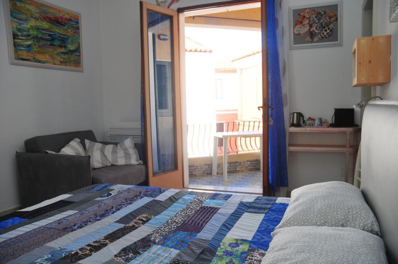Il Giardino Di Tatiana Rooms & Breakfast La Maddalena  Exterior foto