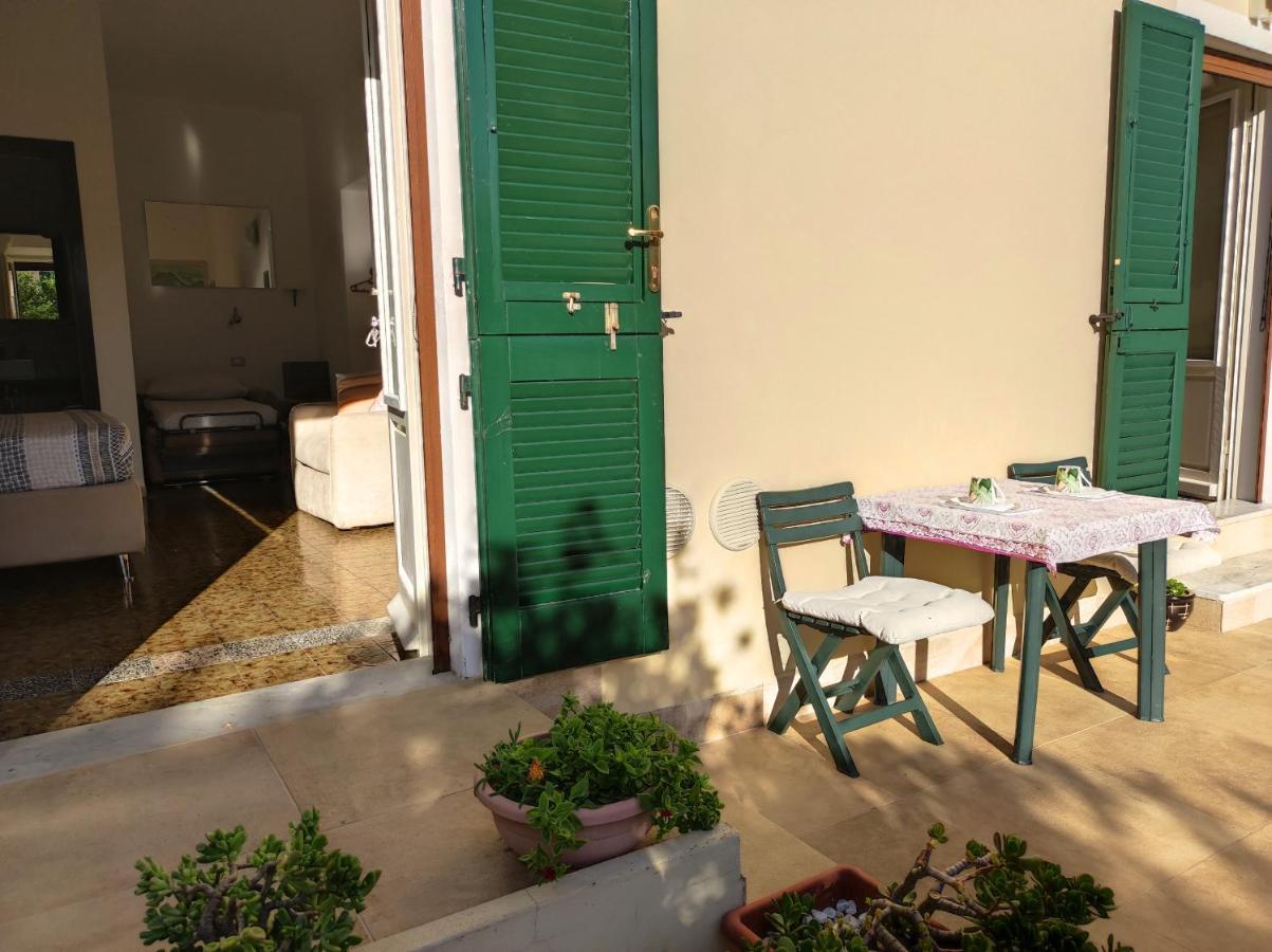 Il Giardino Di Tatiana Rooms & Breakfast La Maddalena  Exterior foto