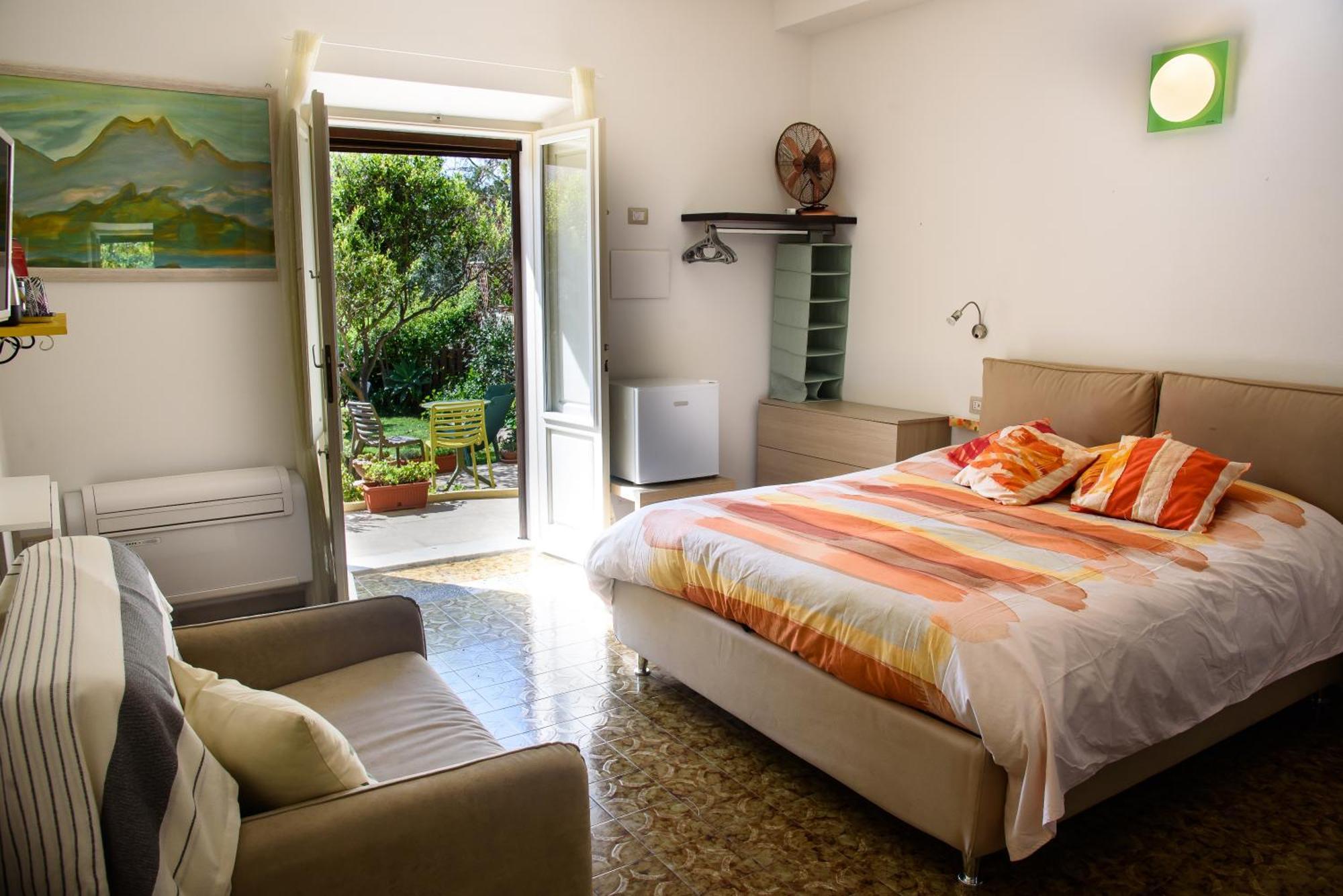 Il Giardino Di Tatiana Rooms & Breakfast La Maddalena  Exterior foto